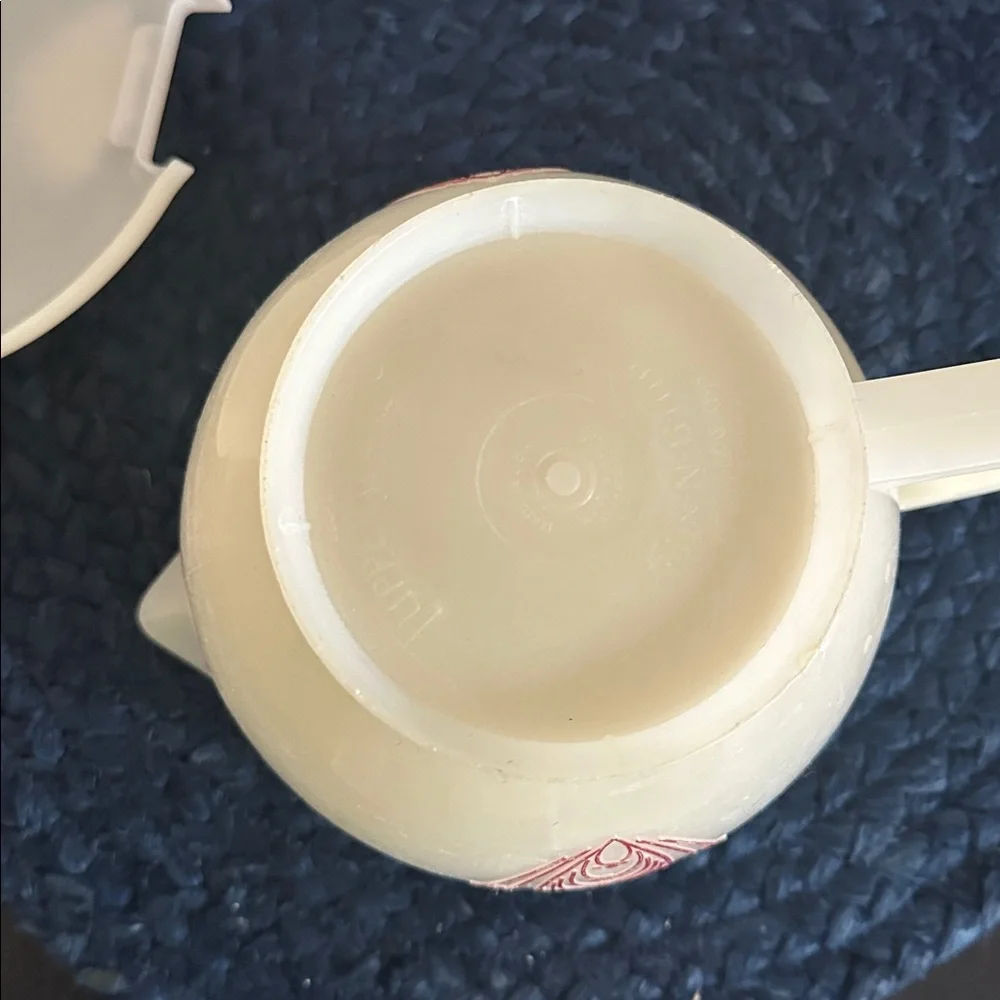Vintage Tupperware Mix-N-Storage 8 Cup 2 Qt. Measuring Bowl With Lid -Pre-Loved - Picture 5 of 5